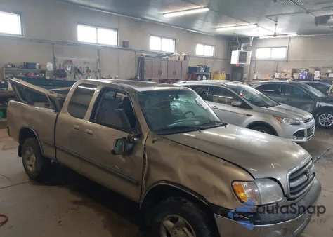 2001 Toyota Tundra Sr5 V8 z USA, uszkodzony, nr VIN 5TBBT44131S197604